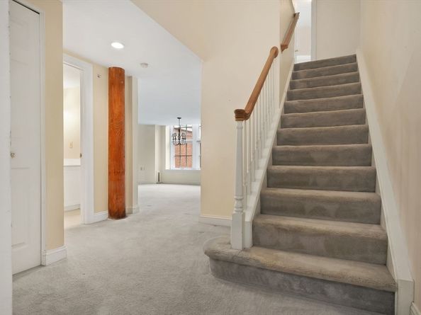 53 Warren St 318, Newburyport MA 01950