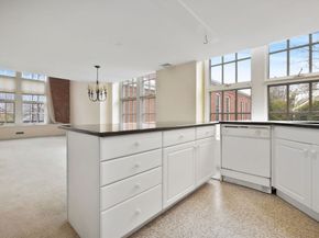 53 Warren St 318, Newburyport MA 01950