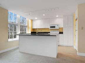53 Warren St 318, Newburyport MA 01950