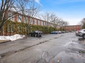 53 Warren St 318, Newburyport MA 01950