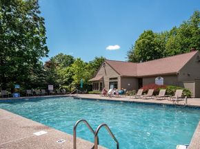 770 Salisbury St 424, Worcester MA 01609