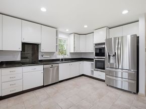 770 Salisbury St 424, Worcester MA 01609