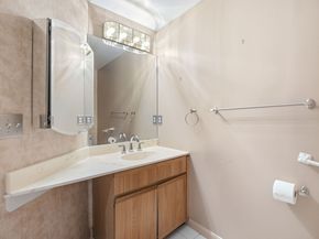770 Salisbury St 424, Worcester MA 01609