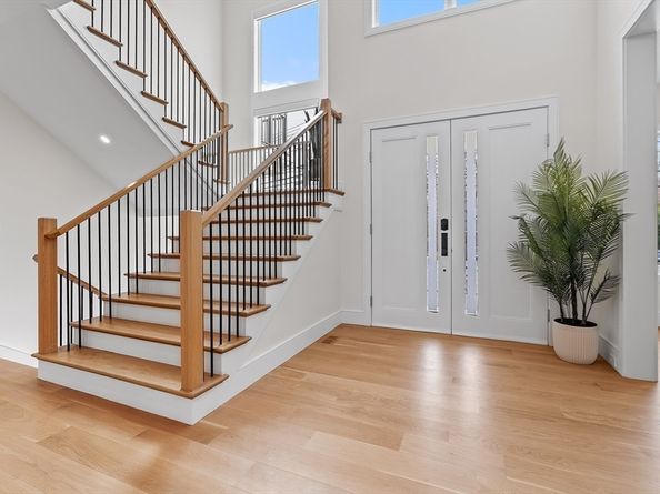 5 Colonial Rd, Needham MA 02492