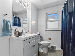 17 Vineyard St, Worcester MA 01603