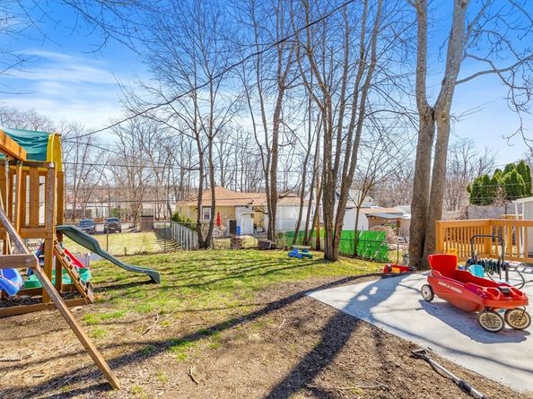 17 Vineyard St, Worcester MA 01603