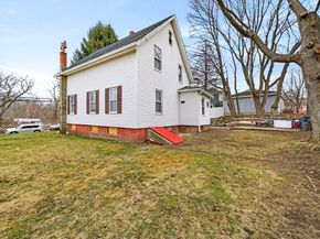 22 Maple St, Templeton MA 01436