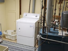 71 Charles St, Weymouth MA 02189