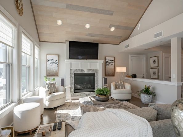 78 Thatcher Rd 6, Gloucester MA 01930