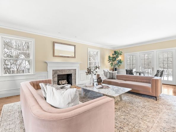 65 Woodcliff Rd, Wellesley MA 02481