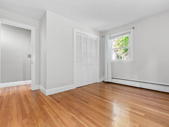 17 Topsfield Rd, Wenham MA 01984
