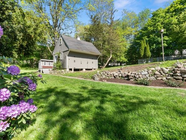 17 Topsfield Rd, Wenham MA 01984