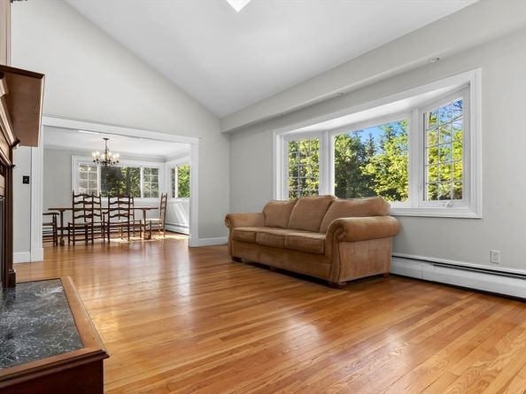 17 Topsfield Rd, Wenham MA 01984