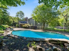 17 Topsfield Rd, Wenham MA 01984