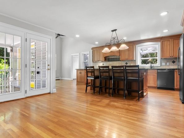 17 Topsfield Rd, Wenham MA 01984