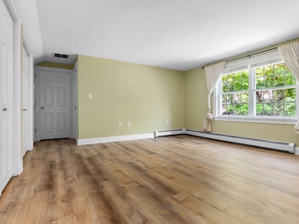 17 Topsfield Rd, Wenham MA 01984