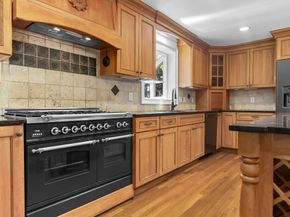 17 Topsfield Rd, Wenham MA 01984