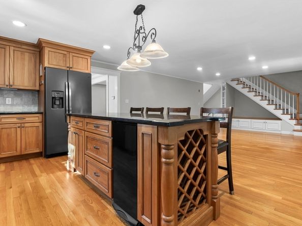 17 Topsfield Rd, Wenham MA 01984