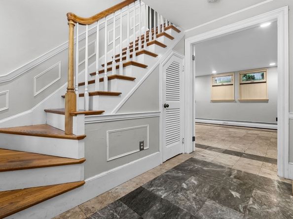 17 Topsfield Rd, Wenham MA 01984