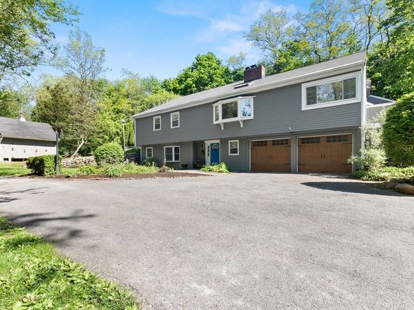 17 Topsfield Rd, Wenham MA 01984
