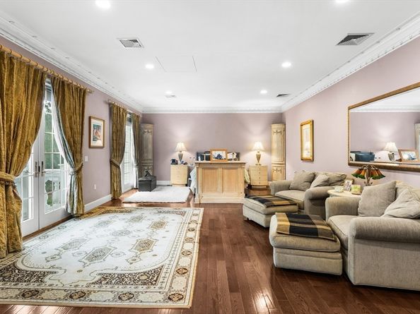 6 Steel Rd, Hopedale MA 01747
