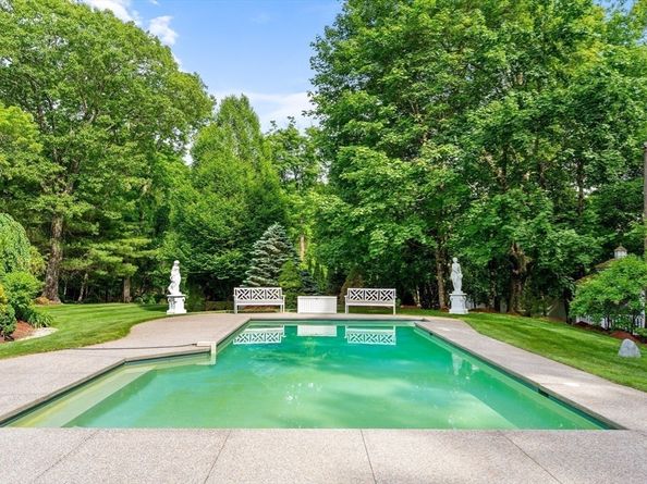 6 Steel Rd, Hopedale MA 01747