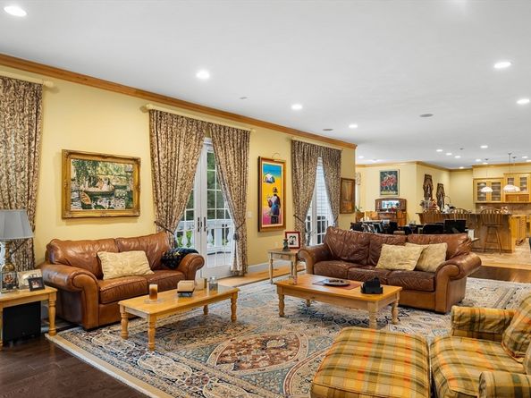 6 Steel Rd, Hopedale MA 01747
