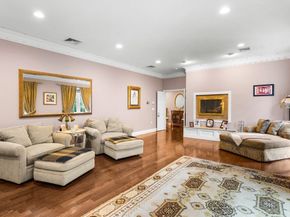 6 Steel Rd, Hopedale MA 01747
