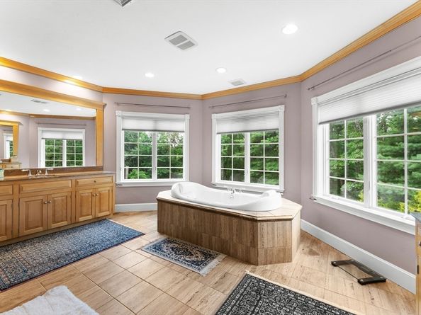 6 Steel Rd, Hopedale MA 01747