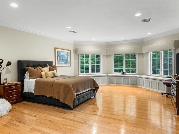 6 Steel Rd, Hopedale MA 01747