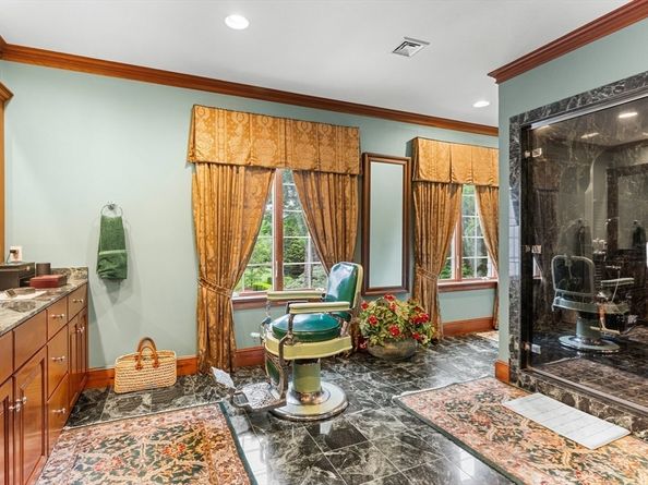 6 Steel Rd, Hopedale MA 01747