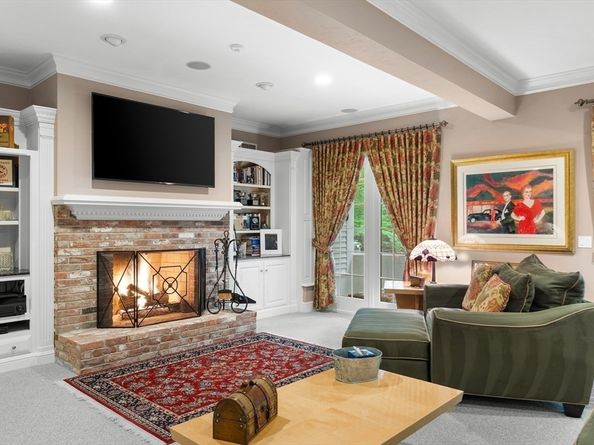 6 Steel Rd, Hopedale MA 01747