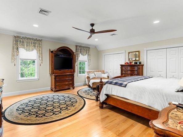 6 Steel Rd, Hopedale MA 01747