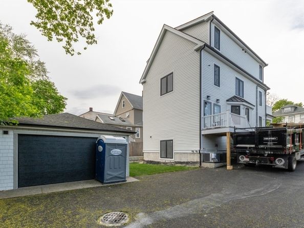 66 Farquhar St 1, Boston MA 02131