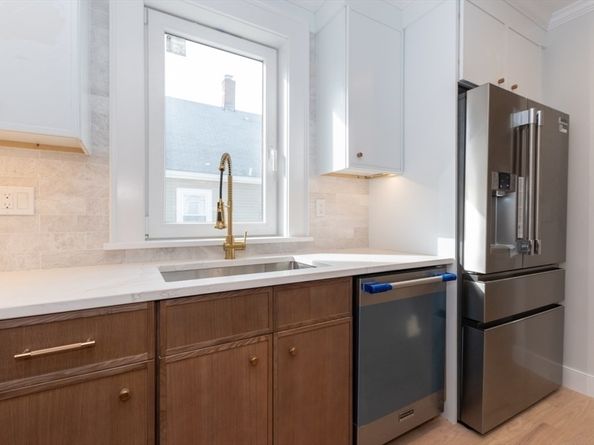 66 Farquhar St 1, Boston MA 02131
