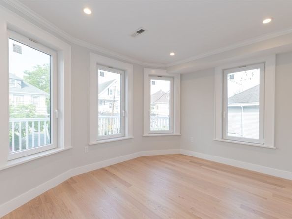 66 Farquhar St 1, Boston MA 02131