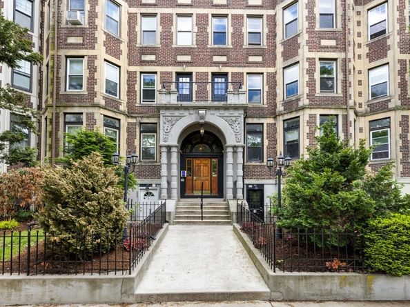390 Riverway 24, Boston MA 02115