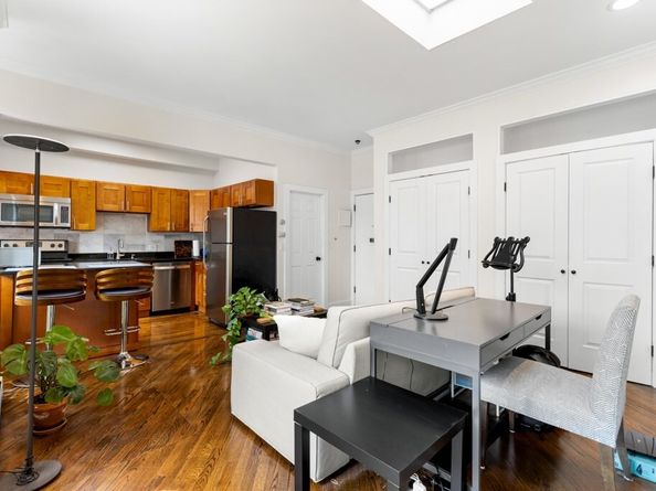 390 Riverway 24, Boston MA 02115