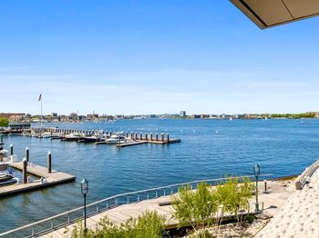 300 Pier 4 Blvd