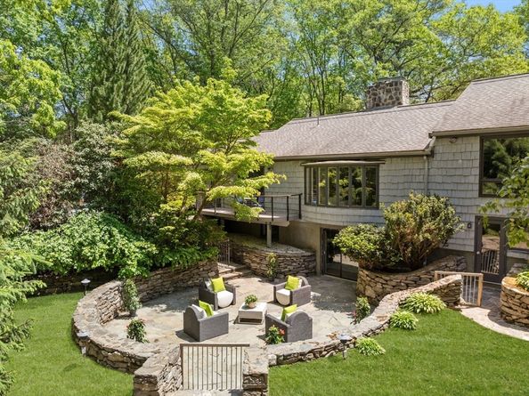 169 Hickory Rd, Weston MA 02493