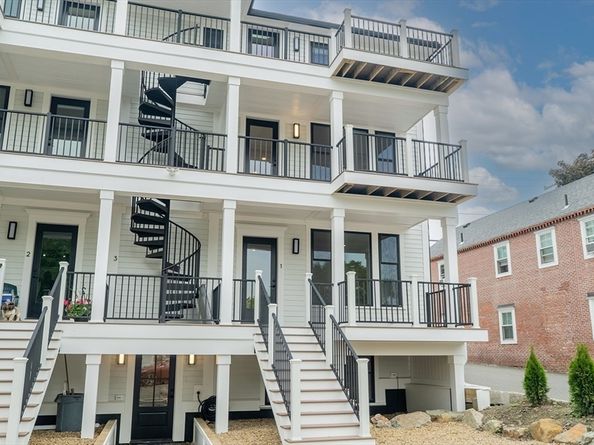 182 Merrimac St 1, Newburyport MA 01950