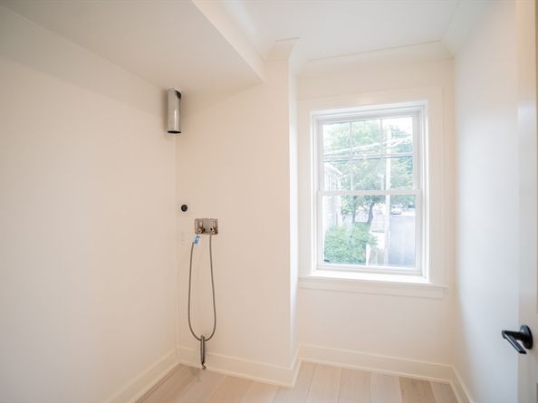182 Merrimac St 1, Newburyport MA 01950
