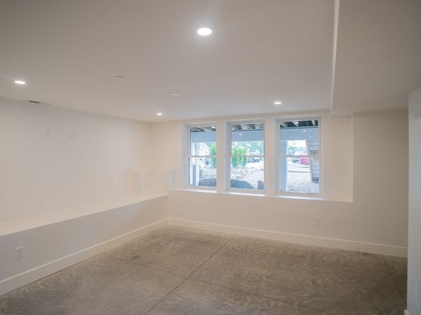 182 Merrimac St 1, Newburyport MA 01950
