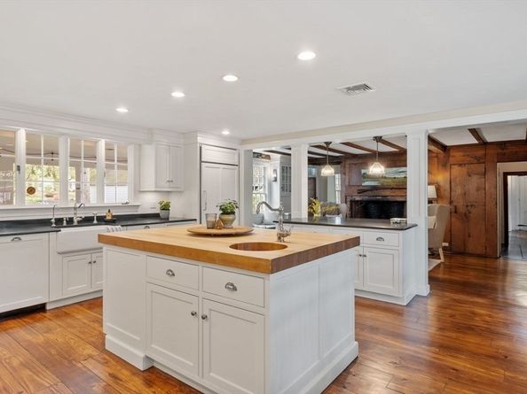 894 Great Pond Road, North Andover MA 01845