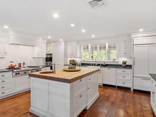 894 Great Pond Road, North Andover MA 01845