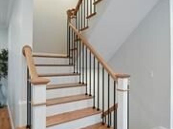 218 Hillside Ave 218, Needham MA 02494