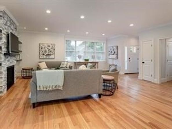 218 Hillside Ave 218, Needham MA 02494