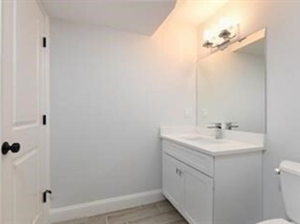 218 Hillside Ave 218, Needham MA 02494