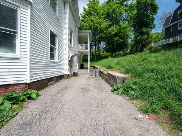 9 Forestdale Rd, Worcester MA 01605