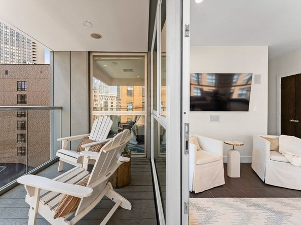 101 Broad St 8B, Boston MA 02110